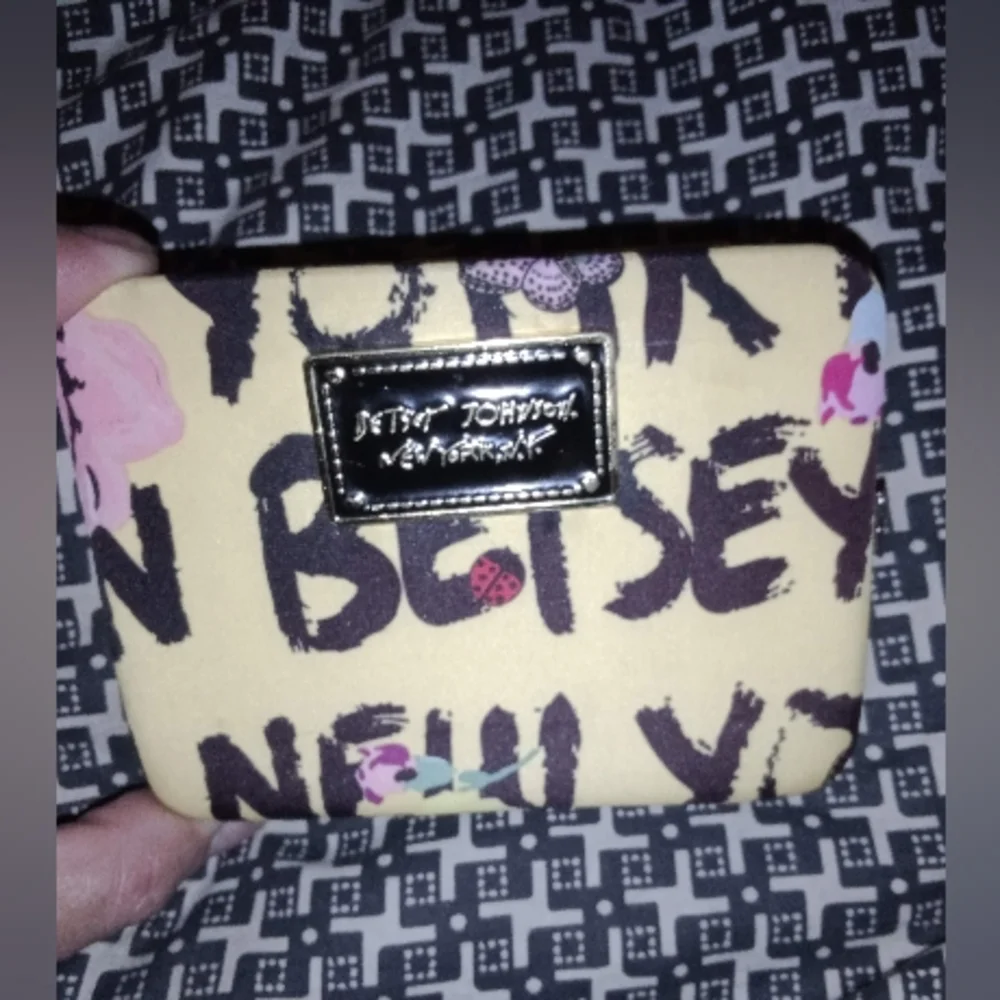 Custom Designed Creations Wallet - Picture 5 of 5